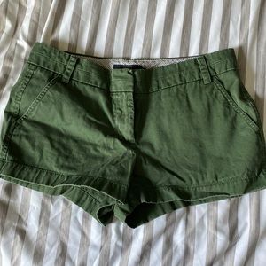 🌸 olive green chino shorts!